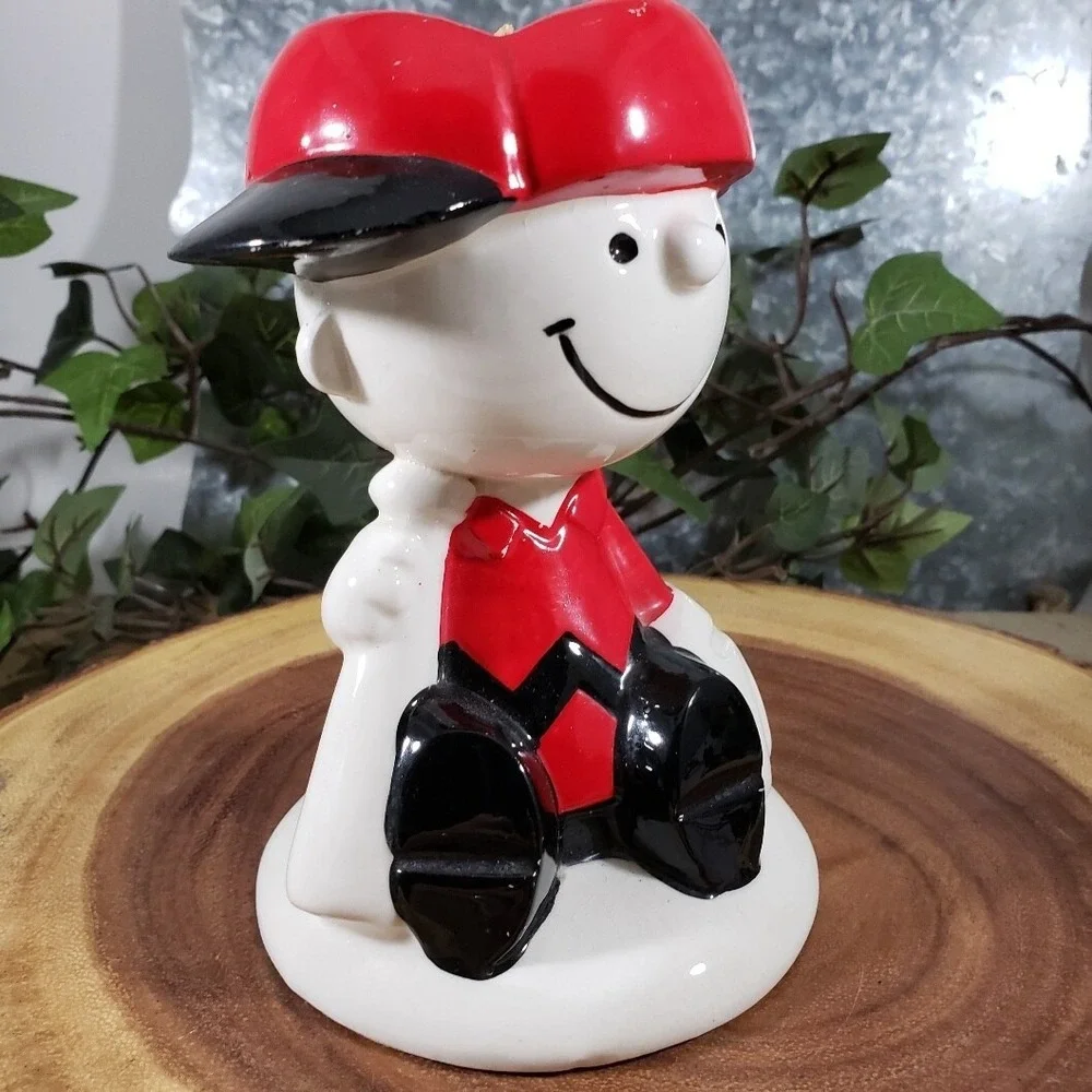 Vintage‎ Charlie Brown Candle Holding a Bat & Glove Wearing Red Baseball Cap